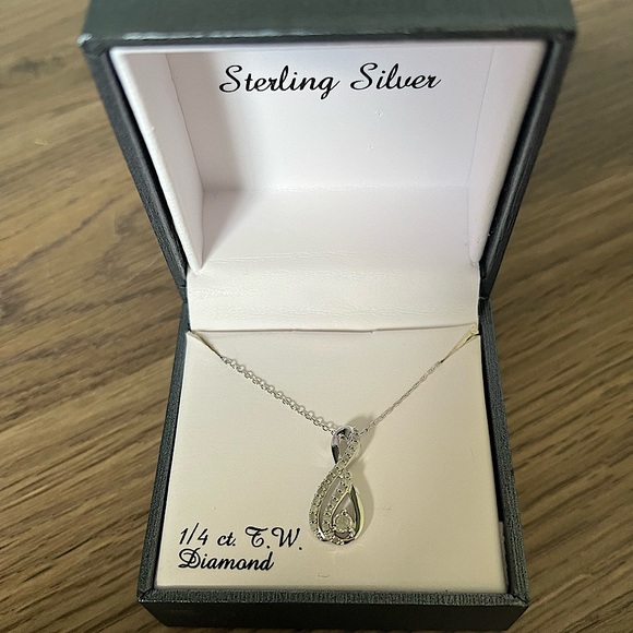 1/4 Carat T.W Diamond Teardrop Pendant Necklace - Picture 4 of 9